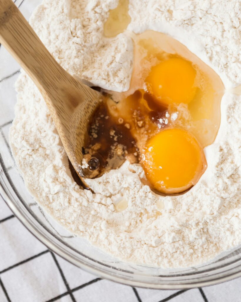 Descubra como fazer pão de queijo com polvilho azedo.